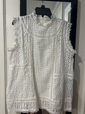 Sundance White Eyelet Lace Sleeveless blouse size small never worn